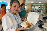 Nữ nhân viên y tế mắc ung thư phổi vẫn miệt mài hỗ trợ bệnh nhân nghèo