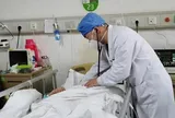Người đàn ông 55 tuổi hỏng thận vì thường xuyên làm việc này trong bữa cơm