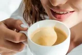 5 mẹo uống cà phê mà không sợ răng ố vàng, xỉn màu