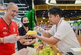 VIDEO: Người dân TPHCM đổ xô trải nghiệm buffet sầu riêng cuối tuần
