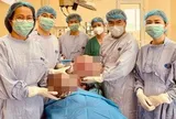 Nữ sinh 16 tuổi mang hai khối u buồng trứng gần 15kg