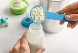 Một loại sữa bị thu hồi sau khi hàng chục trẻ nôn ói, tiêu chảy