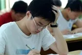 Nam sinh tưởng trượt ĐH vì môn Toán điểm cực thấp, nào ngờ hiệu trưởng xem xong bài thi lập tức đặc cách tuyển thẳng: “Em đã được nhận!”
