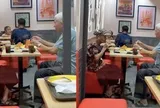 Clip cụ ông U90 đưa vợ đi ăn gà rán, mỳ Ý khiến giới trẻ xuýt xoa