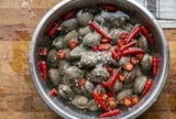 Cách làm sạch nghêu để không còn ngậm cát