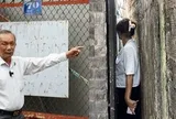Chuyện hy hữu ở TP.HCM: Có nhà, có sổ nhưng hơn 10 năm vẫn không thể về ở vì... không có lối đi