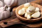 Ăn tỏi sống mỗi ngày để "đánh bay nỗi lo ung thư", 6 tháng sau người đàn ông 58 tuổi nhận kết quả bất ngờ