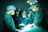 Vượt mưa trắng trời lúc 5h sáng, bác sĩ chạy đua 'giờ vàng' giữ khuôn mặt bệnh nhân