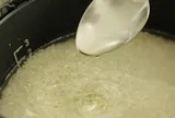 Vì sao nên thêm một chút dầu ăn vào nồi khi nấu cơm? Nhiều người ước biết sớm hơn
