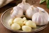 Ăn tỏi sống mỗi ngày suốt 5 tháng, người đàn ông 28 tuổi ngỡ ngàng khi đi khám