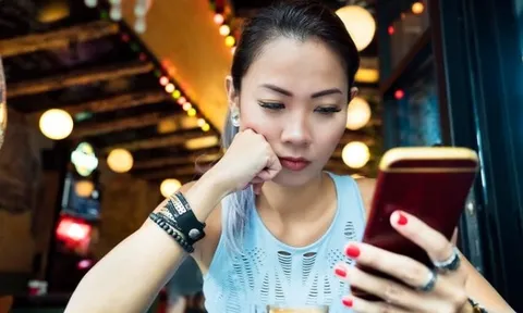 10 dấu hiệu bất lịch sự trong xã giao hiện đại