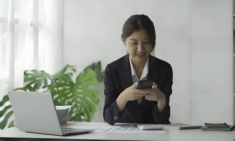 Biết là ứng dụng lừa đảo nhưng vẫn cài đặt, cô gái đợi tài khoản mất 500 triệu đồng mới báo cảnh sát thì được khen nhanh trí