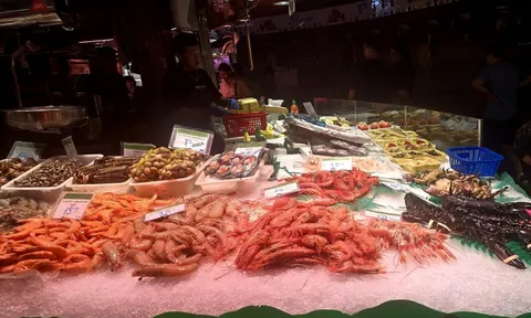 Khám phá chợ ẩm thực La Boqueria giữa lòng Barcelona
