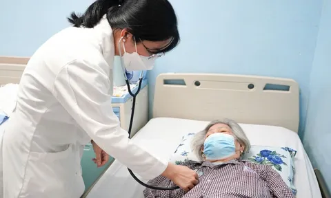 Căn bệnh nguy hiểm tấn công người cao tuổi trong thời tiết giao mùa 0