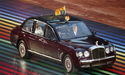 Cận cảnh chiếc xe đắt thứ hai thế giới của Nữ hoàng Elizabeth II 0