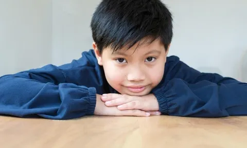 Người thông minh có 5 điểm KHÓ ƯA, cha mẹ coi chừng trách nhầm con!