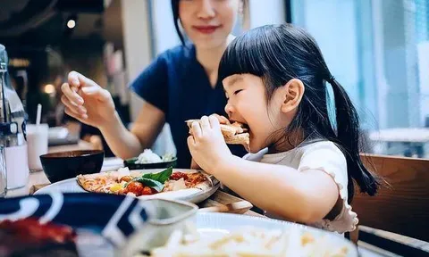 Trẻ sau này có thành đạt hay không, nhìn cách ăn uống cũng có thể đoán ra: Tuyệt đối đừng xem nhẹ!