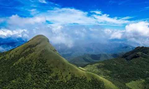 Du xuân trên "nóc nhà Quảng Trị" giữa mây Trường Sơn