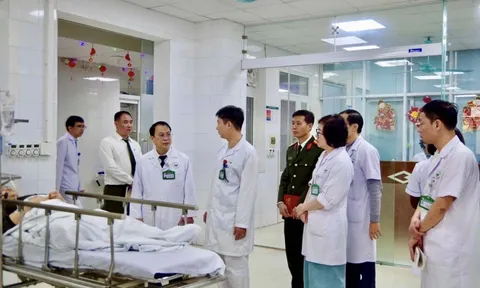 Cấp cứu khẩn nữ sinh bị tai nạn giao thông ngày 27 Tết 0