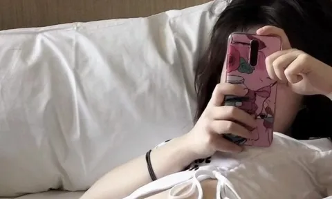 Sinh viên về quê ăn Tết, điện thoại bỗng "bất tử": Sáng 100% pin, tối vẫn 97%, chuyện gì đang xảy ra?