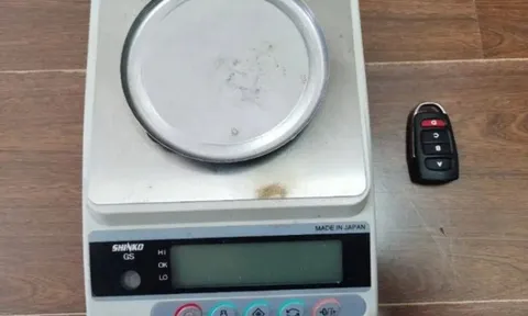 Khách mang 28,29g vàng đi bán, thấy chủ tiệm vàng cân lại chỉ được 22,44g liền báo cảnh sát, vạch trần hành vi trục lợi 127 triệu đồng