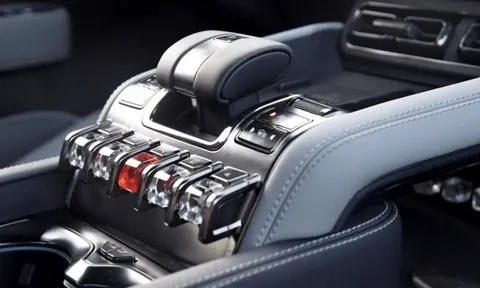 Từ 2027, xe mới ở Trung Quốc có thể phải có nút bấm vật lý để chuyển số, xi-nhan 0