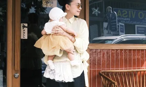 Thời trang "mẹ bỉm sữa" được khen "chất chơi" của Ngô Thanh Vân