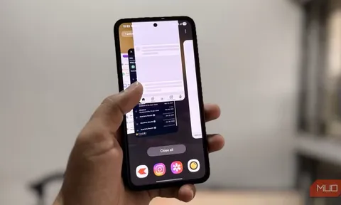 Mọi người nên bỏ thói quen "vuốt vuốt" kiểu này khi dùng điện thoại: Cứ nghĩ là hay nhưng "quê mùa" lắm