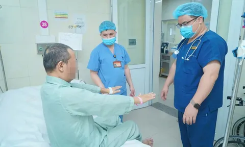 Người đàn ông ngừng tim gần tiếng được cứu sống ngoạn mục 0