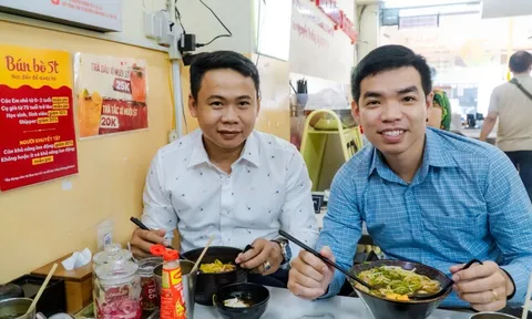 VIDEO: Quán bún bò có bảng thông báo lạ ở TPHCM