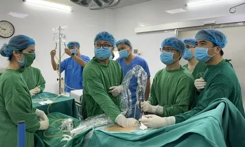 Hy hữu: Để thiết bị y tế trong bụng suốt 2 năm