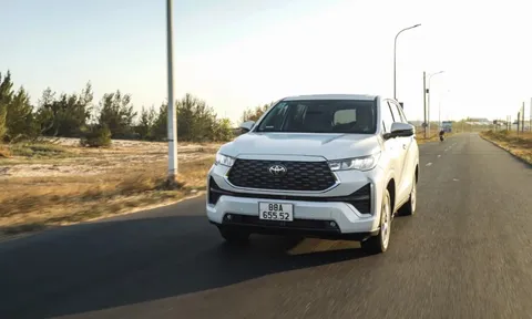 Giữa tâm bão giá xăng toàn cầu: Xe Hybrid và bước nhảy vọt của Innova Cross