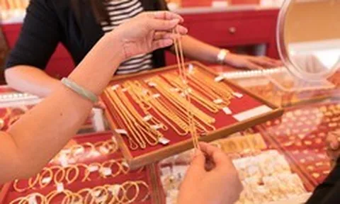 Con trai 16 tuổi khuyên mẹ tích trữ vàng suốt 3 năm, người phụ nữ lãi đậm 1,4 tỷ: "Thằng bé xem tin tức rồi dự đoán"