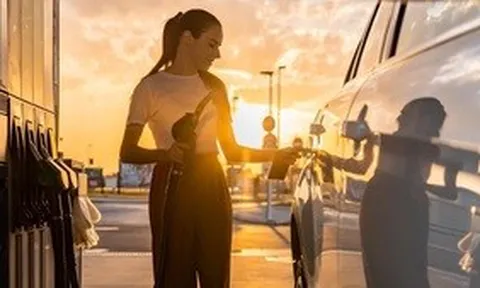 Đổ xăng buổi sáng có tiết kiệm hơn?