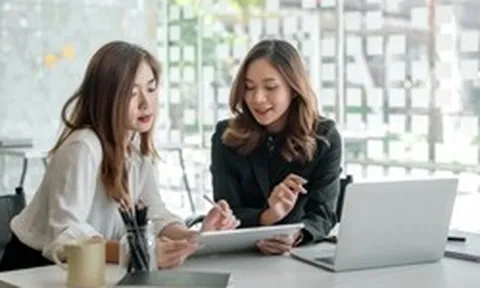 Mừng cưới đồng nghiệp 7 triệu đồng nhưng nhận lại quà là chiếc cốc cũ, tôi cắt đứt quan hệ: 6 tháng sau hối hận vì lý do không ngờ