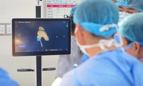 Thay khớp gối bằng robot tại Việt Nam: Chi phí bằng 1/5 nước ngoài, đi lại sau 24 giờ