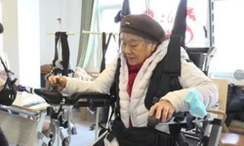 Quốc gia đầu tiên trên thế giới sử dụng robot đến từng nhà chăm sóc miễn phí cho người già