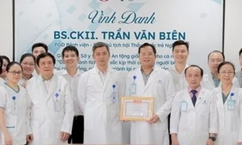 Cuộc gọi video từ gia đình người đột quỵ khiến bác sĩ thở phào sau ca cấp cứu