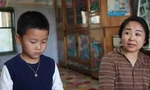 "Bà đến ăn bữa miễn phí nữa rồi" - Lời đứa trẻ khiến người bà rơi nước mắt, nguyên nhân càng xót xa