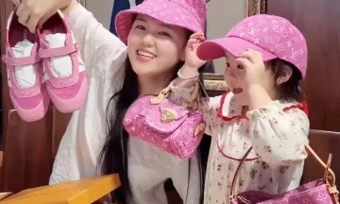 Vợ Duy Mạnh "đập hộp" 5 món đồ hiệu hơn 200 triệu đồng