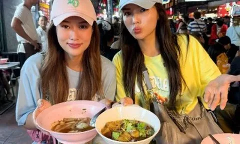 Kỳ Duyên - Thiên Ân sắm loạt đồ đôi giá bình dân dạo phố Thái Lan
