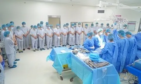 Người vợ thấy giọt lệ nơi khóe mắt chồng chết não trước giờ hiến tạng