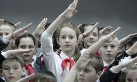 Vì sao người Nga hiếm khi cười với người lạ?