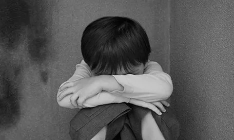 Bé 2 tuổi tử vong sau khi ăn món "vạn người mê", bà ngoại ngã quỵ khi nghe bác sĩ chỉ mặt điểm tên thói quen "chết người"