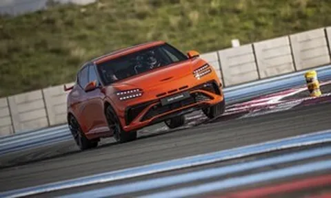 Genesis GV60 Magma - 'Ông vua' tốc độ của kỷ nguyên xe điện