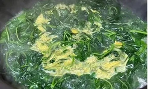 Loại rau mọc dại khắp bờ bụi, được ví là “vũ khí” chống ung thư, tiểu đường: Tiếc là ít người biết để ăn