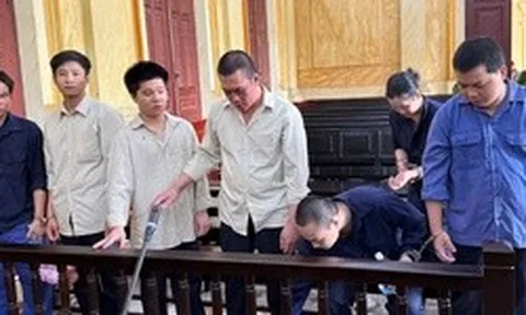 Ngỡ ngàng “siêu thị giấy tờ giả” phân phối về TPHCM