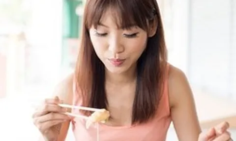 Không ăn nhiều đồ ăn nhiều dầu mỡ có thể vẫn bị gan nhiễm mỡ không? Bác sĩ tiết lộ "loại thực phẩm này" thậm chí còn đáng sợ hơn