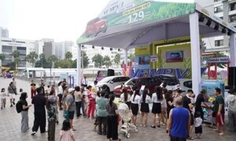 Khách hàng lái thử VF MPV 7: Xe chở đủ 7 người mà tăng tốc cực nhẹ, êm ái