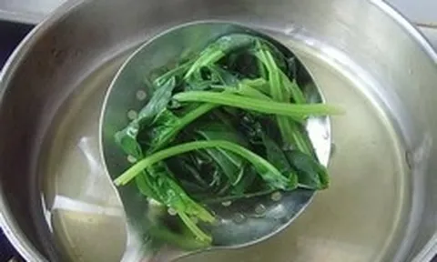 6 thực phẩm "phá thận" hơn bia rượu nhưng quen thuộc trên bàn ăn: 1 loại rau ai cũng tưởng tốt cũng không thoát "tội"